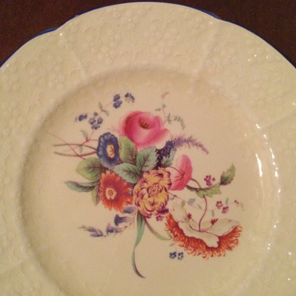 2 vintage Kingsware USA patent Coalport AD1750 England plates embossed flowers - Picture 3 of 13